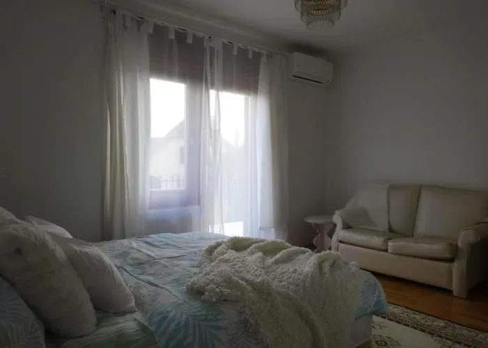 László Apartman